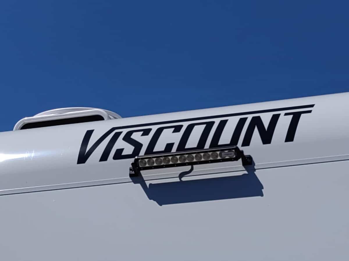 Caravan closeup: Melinco 2 in 1 dust reduction and antenna atop of the Viscount caravan