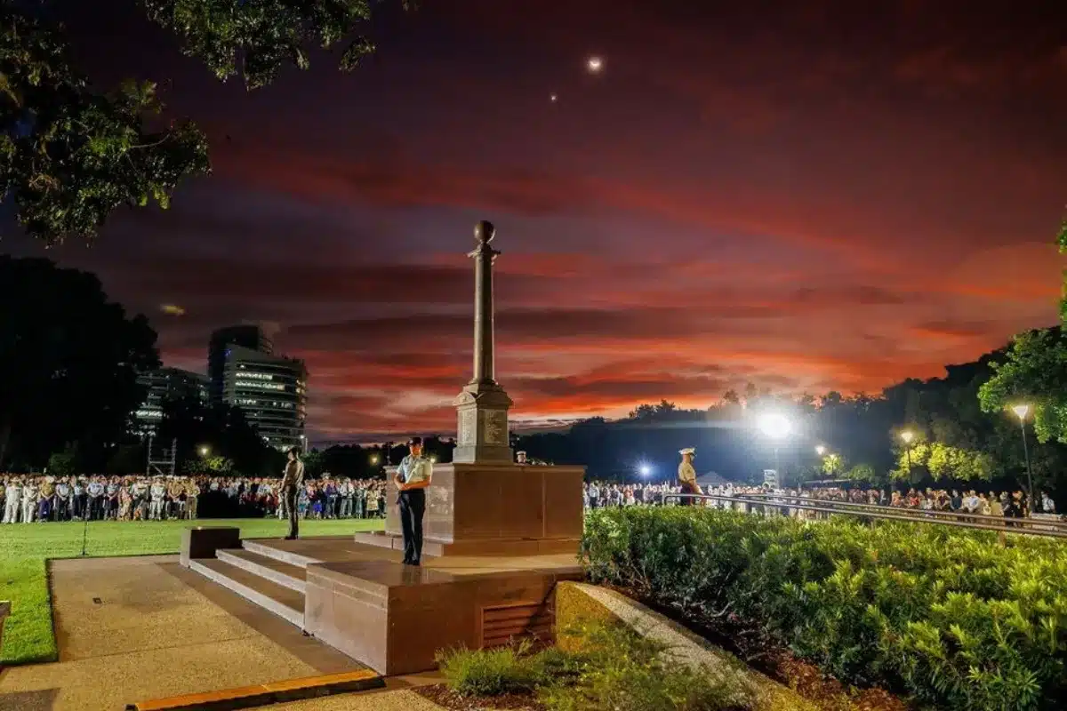 darwin dawn service at cenotaph
